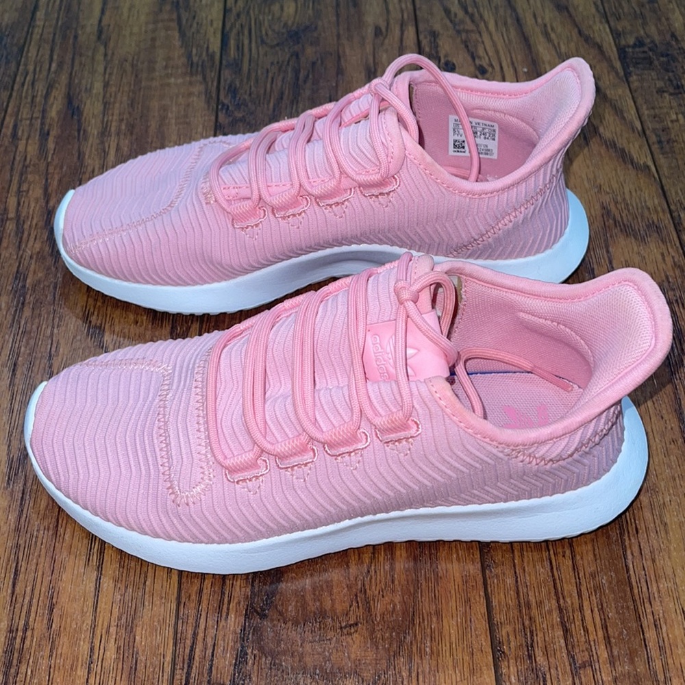 Adidas Youth sneakers size 5.5 US , same as size 7 US Women !!!!!!
